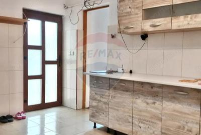 Apartament spa?ios cu 4 camere, zona centrala Sighi?oara