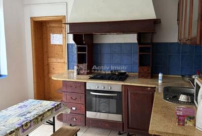 Casă cu 10 camere cu Teren 300 Mp în Schei - 1