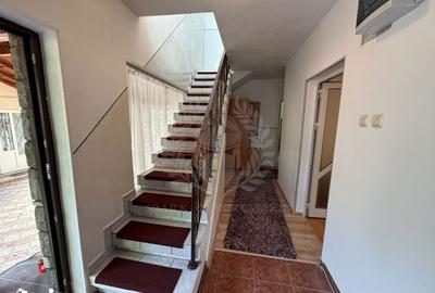 Casă cu 8 camere cu Teren 1300 Mp în Păulești - 13