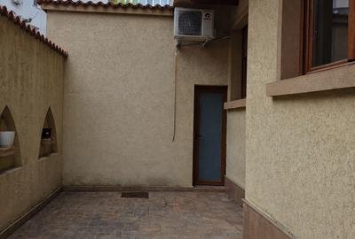 Casă individuală cu 9 camere cu Canalizare în Dorobanți - 12