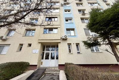 Apartament cu 4 camere semidecomandat, mobilat în Apărătorii Patriei
