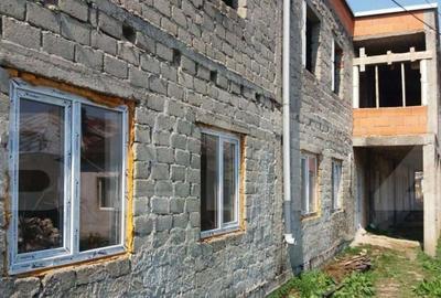 CLADIRE LA ROSU GAESTI, AFACERE - 3