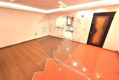 Casa / Vila de vanzare in Serbanesti - 2