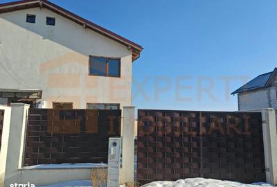 Casă cu 3 camere în Lumina