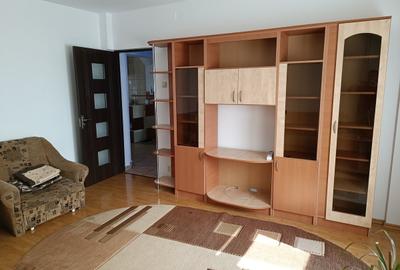 Apartament cu 3 camere semidecomandat, mobilat în Lacul Tei