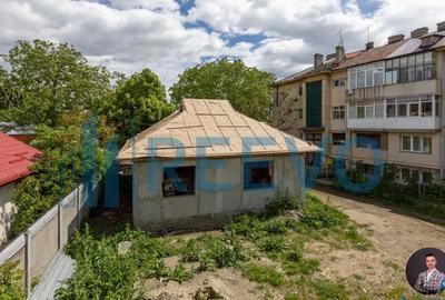 Casă cu 3 camere cu Teren 350 Mp în Central - 1