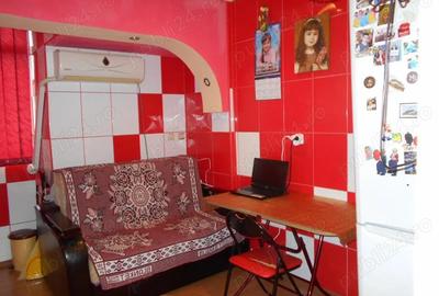 Inchiriere Apart. 1 camera, supr. utila de 36.mp. + balcon, mob. utilat Str. Rosiorilor - Scolilor. - 2