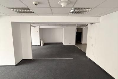 Spațiu comercial, de 220 mp, în P-ța Victoriei - 8