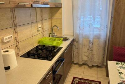 Apartament cu 3 camere semidecomandat în Central - 1