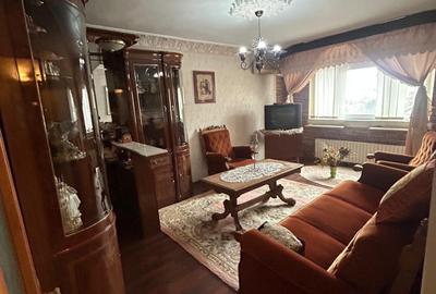 Apartament cu 3 camere decomandat, mobilat în Gara