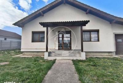 Casă cu 4 camere decomandat în Sântandrei