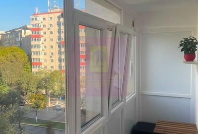 Apartament cu 3 camere decomandat în Berceni