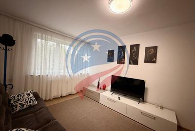 Apartament cu 3 camere semidecomandat, mobilat în Calea București