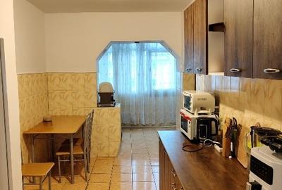 Apartament cu 4 camere decomandat, mobilat în Central - 2