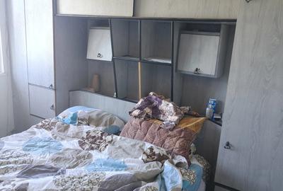 Apartament cu 3 camere nedecomandat în Micro 17