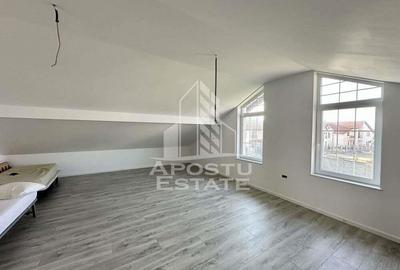 Casă cu 6 camere cu Teren 955 Mp în Dumbrăvița