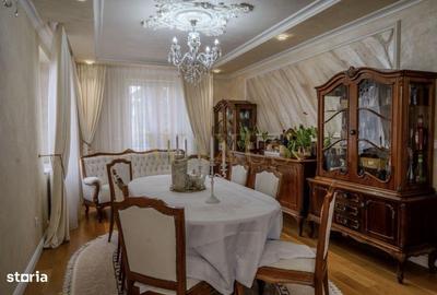 Casă cu 6 camere cu Teren 1500 Mp în Central