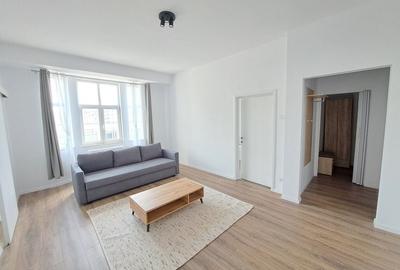 Apartament cu 3 camere semidecomandat în Unirii