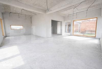 Casă cu 7 camere cu Teren 2000 Mp în Central - 14