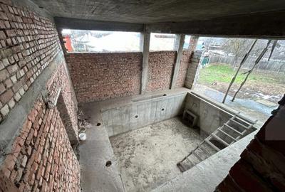 Casa spa?ioasa cu poten?ial imens in inima ora?ulu - 11