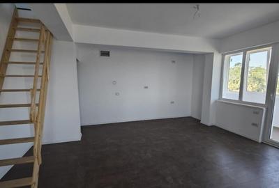 Inchiriez apartament 3 cam tip duplex cu vedere la mare si Lqc Nord - 5