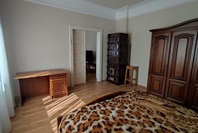 Casă cu 2 camere, singur în curte ,garaj, Strada Sucevei, Oradea . - 3