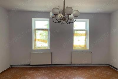 Casă cu 3 camere cu Teren 2877 Mp în Dolaț - 1