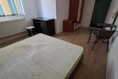 Garsonieră decomandată în Roșu