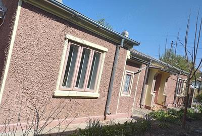 Casă cu 4 camere cu Teren 424 Mp în Chercea - 1