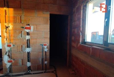 Duplex 5 camere, Becicherecu Mic - Garaj, terasa, Interior la Rosu - 13