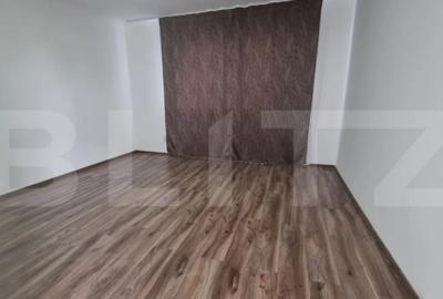 Casă cu 2 camere cu Teren 4600 Mp în Central