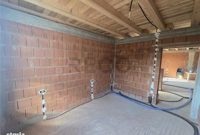 Casă cu 3 camere cu Teren 545 Mp în Girișu de Criș - 8