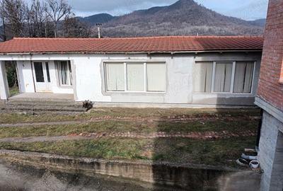 Casă cu 3 camere în Baia Sprie