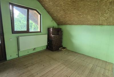 Casă cu 3 camere decomandat în Stoenești