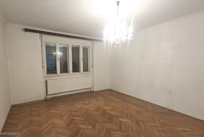 Casă individuală cu 4 camere cu Canalizare în Central - 3