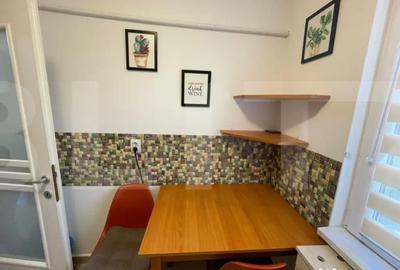 Apartament cu 2 camere semidecomandat în Circumvalațiunii - 1