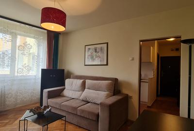 Garsonieră decomandată în Central