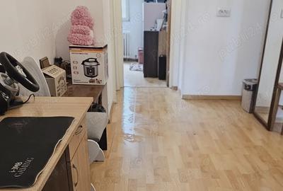 Vand apartament 2 camere,etaj 3, loc de parcare - 2