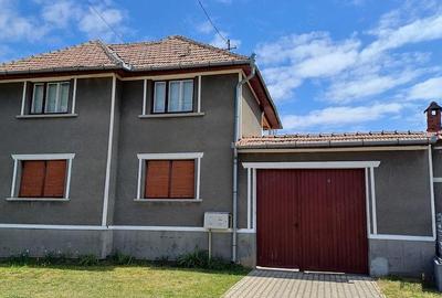 Casă cu 3 camere cu Teren 526 Mp în Vinerea - 7