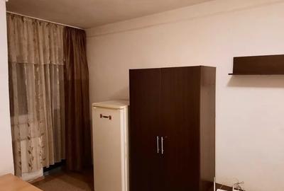 Garsoniera, etajul 3/4, zona Podu Ros - 4