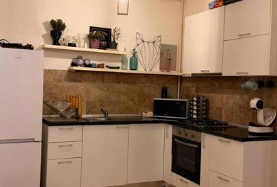 Apartament cu 2 camere semidecomandat, mobilat în Metalurgiei