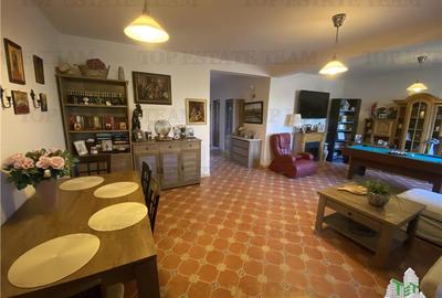 Vila spatioasa cu 3 apartamente si acces separat in Fundeni-Dobroiesti - 2