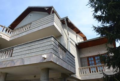Casă individuală cu 10 camere cu Canalizare în Ștefăneștii Noi - 2