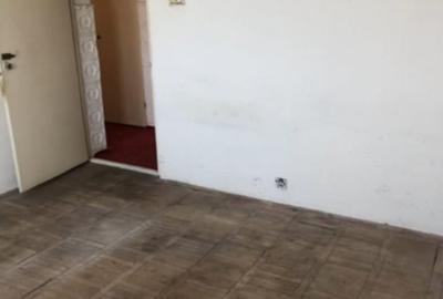 Apartament cu 2 camere decomandat în Km 5 - 5