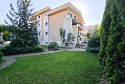 Casă individuală cu 10 camere cu Canalizare în Andrei Mureșanu - 1