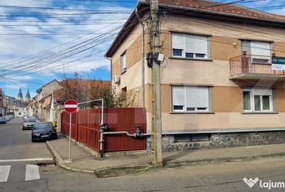 Casă cu 5 camere cu Teren 241 Mp în Central