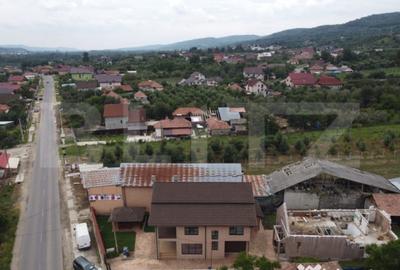 Casă cu 4 camere cu Teren 2360 Mp în Central - 7