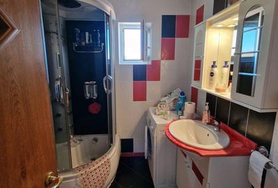 Apartament cu 3 camere decomandat în Valea Aurie