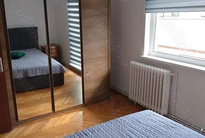 PF. Dau in chirie ap.3camere - 2