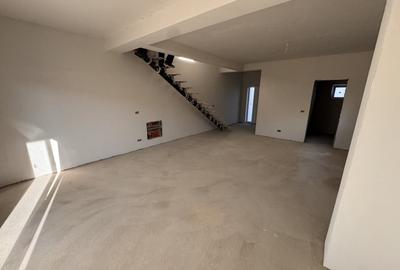 Duplex cu 4 camere cu Canalizare în Moșnița Nouă - 4